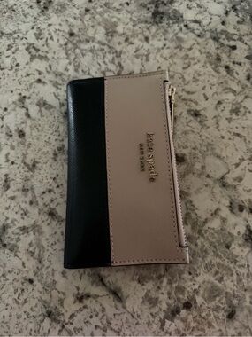 kate spade Black and Taupe Colorblock Zip Card Holder